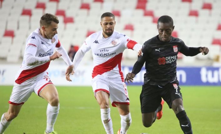 Sivasspor ile Antalyaspor yarı final için mücadele edecek