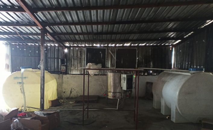 Sultangazi’de polisten sahte alkol imalathanesine baskın