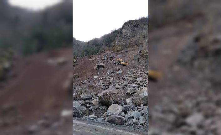 Taş ocağında göçük sırasında iş makinesi devrildi: 1 ölü, 1 yaralı