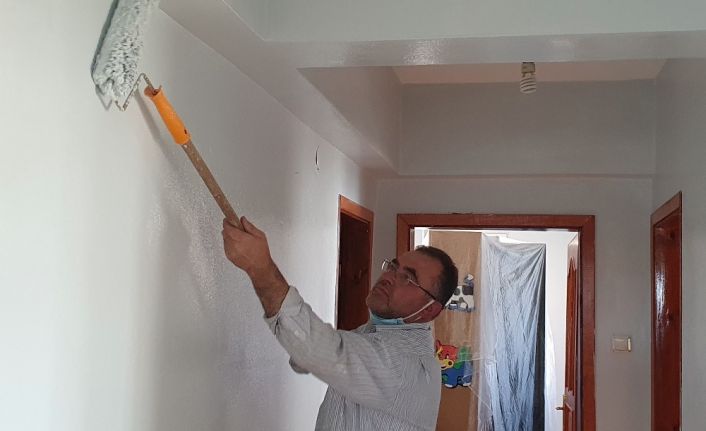 Tek koluyla hasta kızını yaşatabilmek için inşaatlarda çalışıyor