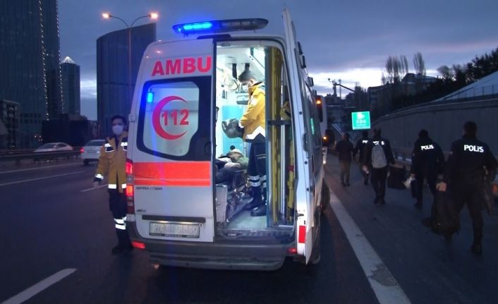 TEM Otoyolu’nda ticari araç, polis çevik kuvvet minibüsüne çarptı: 1 yaralı
