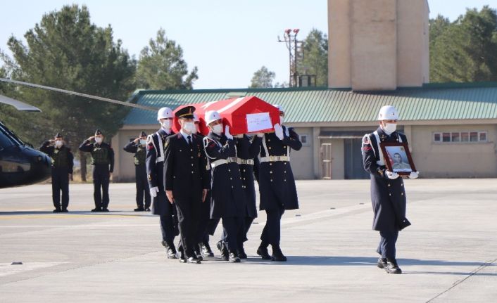 Teröristlerin katlettiği er Sungur, memleketi Siirt’te son yolculuğuna uğurlandı