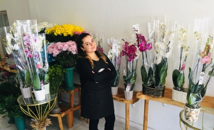 Tomarza’da çiçekçiler 14 Şubat’a hazır