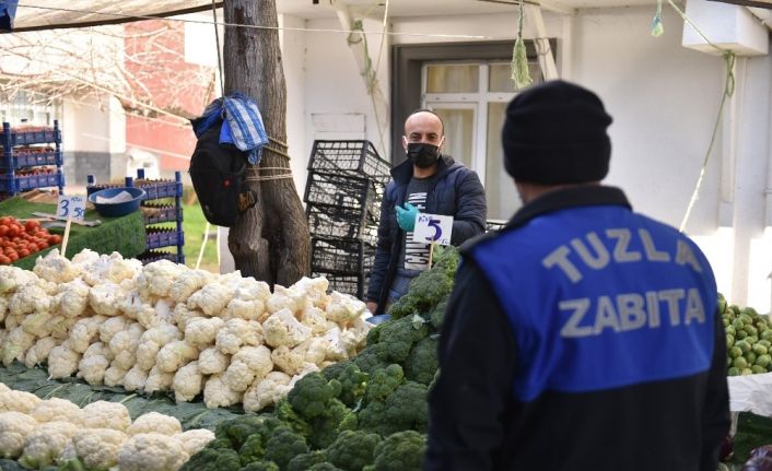 Tuzla’da pazar denetimleri ile etiketsiz ürün satışının önüne geçiliyor