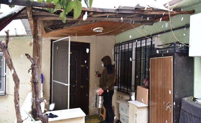 Tuzla’da yoğun kar yağışı sırasında 8 bin kişilik sıcak yemek dağıtıldı