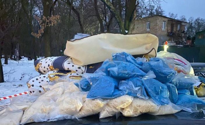 Ukrayna’da polise 300 dolar rüşvet teklif etti, arabasından 715 bin dolarlık uyuşturucu çıktı