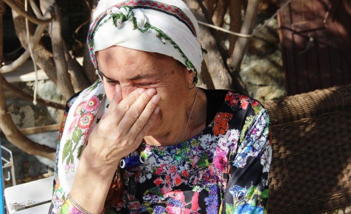 Ünlü manken tüm mal varlığını satıp köye yerleşmişti; ağlaya ağlaya köy hayatını bıraktı