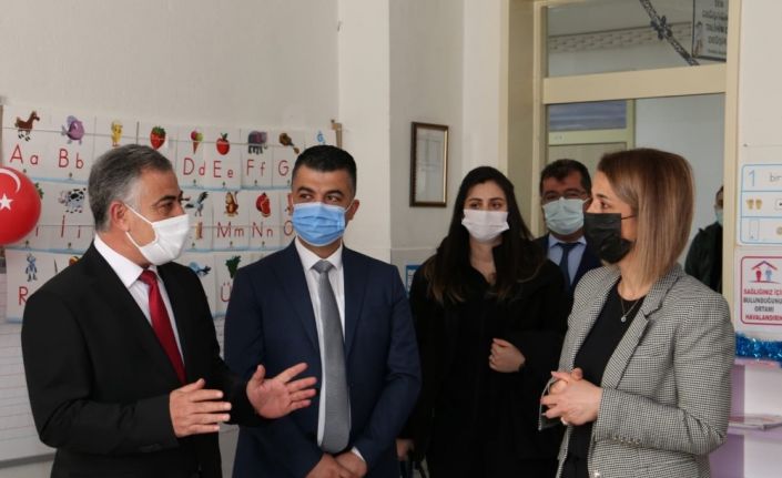 Vali Becel, yüz yüze eğitime başlayan okulları ziyaret etti