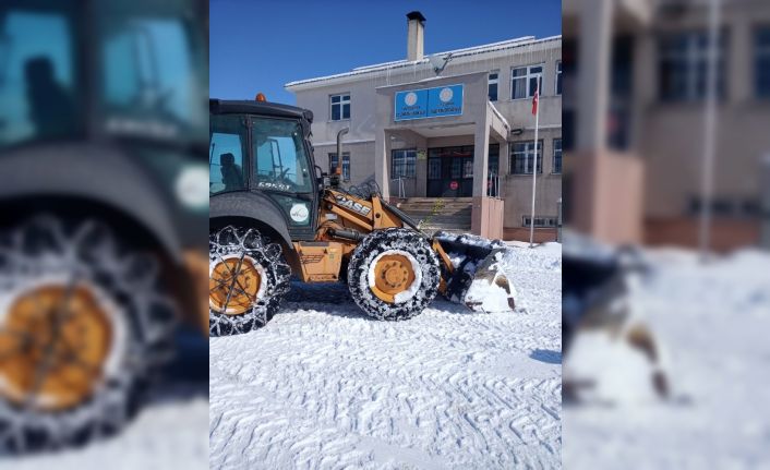 VASKİ’den eğitime kar temizliği desteği
