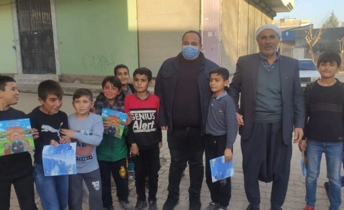 Viranşehir’de kitap dağıtımı