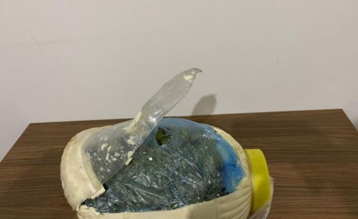 Yağ bidonunda esrar ele geçirildi