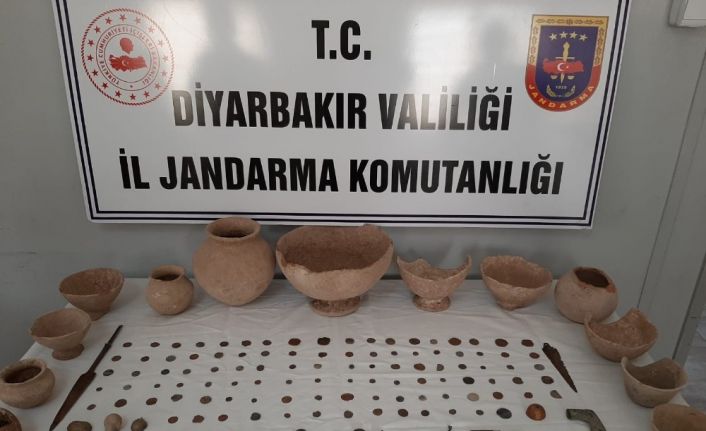 160 adet tarihi eseri 250 bin liraya satmak isterken suçüstü yakalandılar