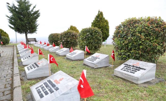 18 Mart Serdivan Şehitliğinde anıldı