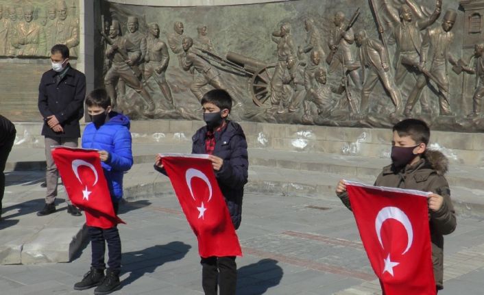 “81 Genç 81 Bayrak” etkinliği ile Türk Bayrağı Kayseri’ye teslim edildi