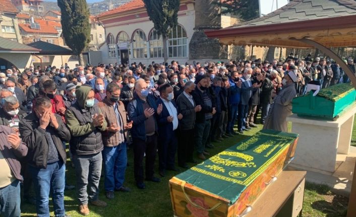 Acılı babanın “Oğlum bu, beni dinlemedi” diyerek feryat ettiği genç, arkadaşıyla birlikte topraga verildi