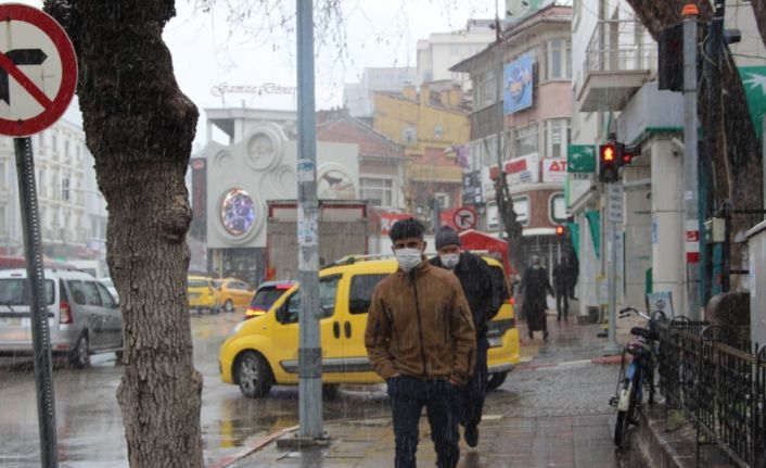 Afyonkarahisar’da yoğun kar yağışının ardından güneş açtı