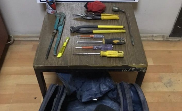 Ağrı’da hırsızlar polisten kaçamadı