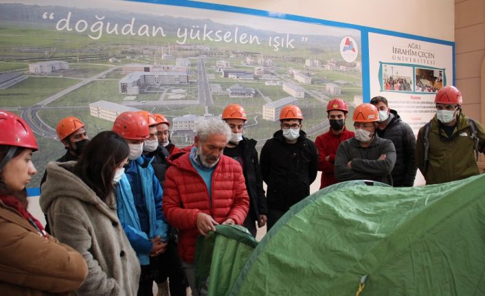 AİÇÜ’de Ağrı Dağı’nda rehberlik yapacaklar için temel dağcılık eğitimi veriliyor