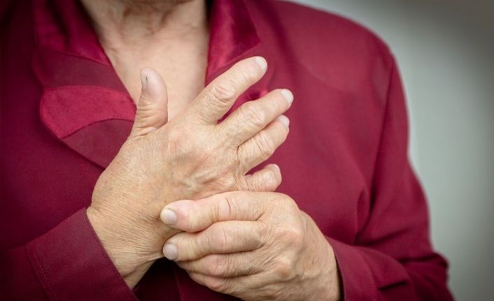 Ailesinde romatoid artrit vakası olan kişilerde hastalığın görülme riski 10 kat fazla