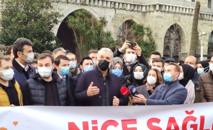 AK Parti İstanbul İl Başkanı Kabaktepe, Ayasofya Camii’nde sabah namazı sonrası gençlerle Yeşilay’a yürüdü