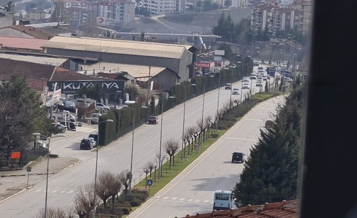 Akan trafiğe rağmen ters yönde tehlikeli yolculuk