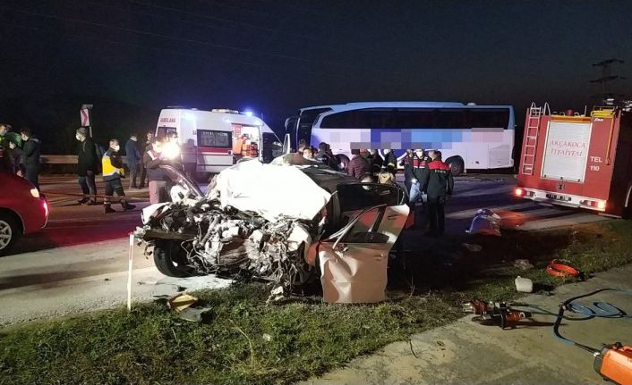 Akçakoca’da yolcu otobüsü ile otomobil çarpıştı: 3 ölü, 11 yaralı...(2)