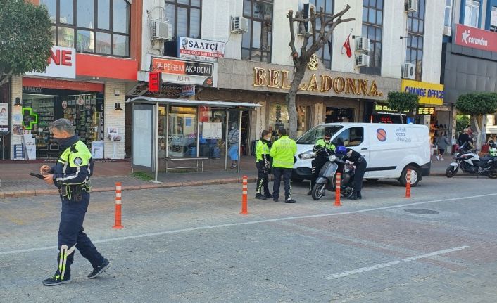 Alanya’da polisten kurallara uymayan sürücülere yönelik denetim