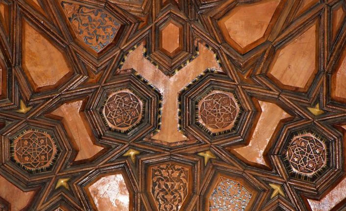 Amasya’da 535 yıllık caminin penceresinde Kayı sembolleri bulundu: “Dünyada tek örnek”