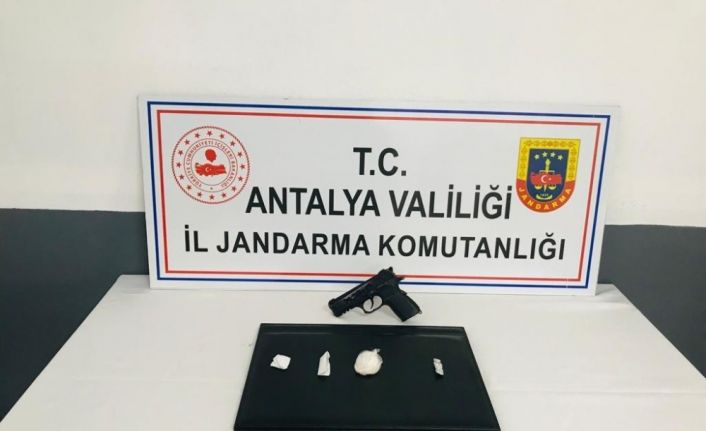 Antalya’da jandarmadan uyuşturucu baskını