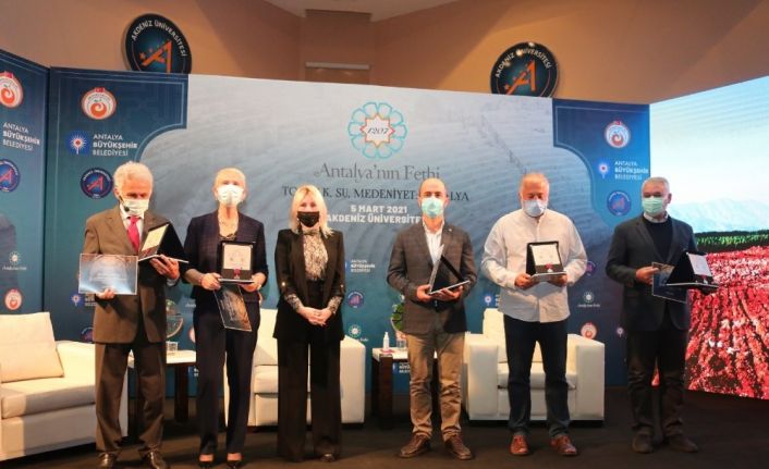 Antalya’nın Fethi’nin 814. yılı kutlamaları kapsamında ‘Toprak, Su, Medeniyet: Antalya’ Paneli