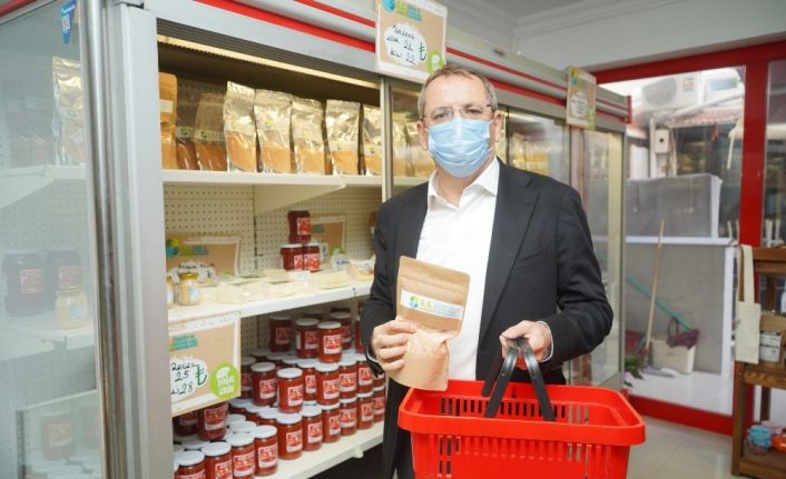 Ayvalık’ta Başkan Ergin çalışıyor, işçiler ve halk takdir ediyor