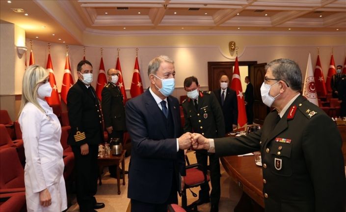 Bakan Akar sağlık çalışanlarının 14 Mart Tıp Bayramı’nı kutladı