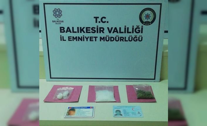 Balıkesir’de polis 10 uyuşturucu zanlısını yakaladı