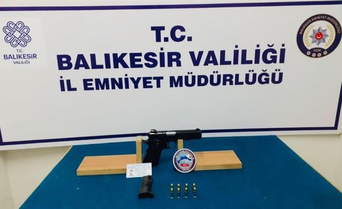Balıkesir’de polis 19 aranan şahsı yakaladı