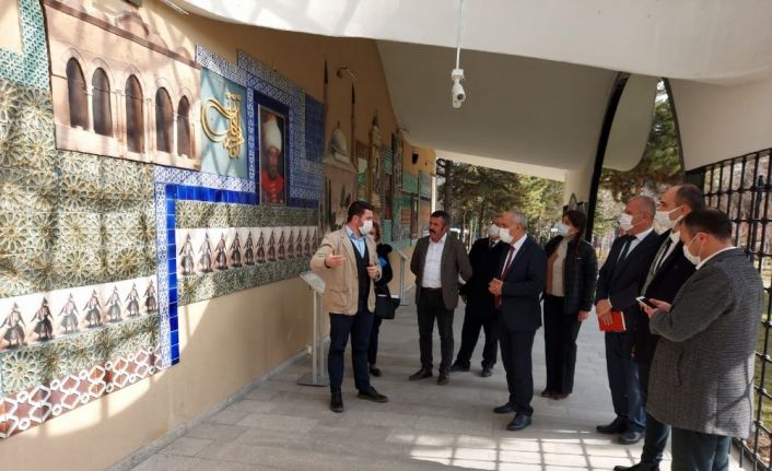 Başkan Aydın, Yaşayan Şehir Müzesi ve Osmanlı Padişahları Tarih Şeridi’ni ziyaret etti