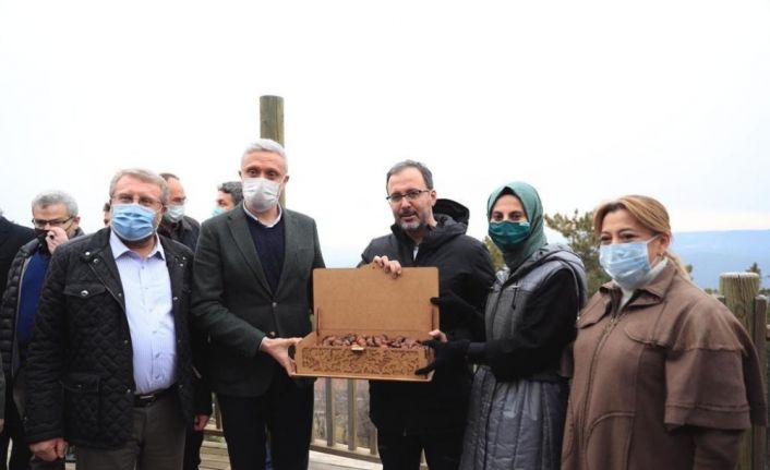 Başkan Biçer’den Bakan Kasapoğlu’na Simav kestanesi ikramı