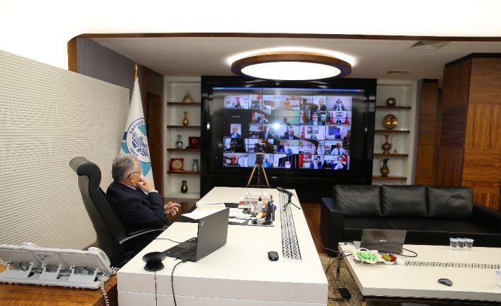 Başkan Büyükkılıç, yeni kontrollü normalleşme sonrasında İl Pandemi Kurulu Toplantısı’na katıldı