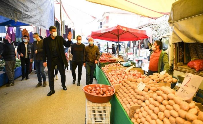 Başkan Kocaman vatandaşın taleplerini yerinde dinliyor