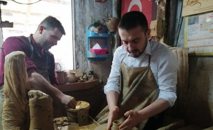 Başkan Tanır tezgaha oturarak çömlek yaptı