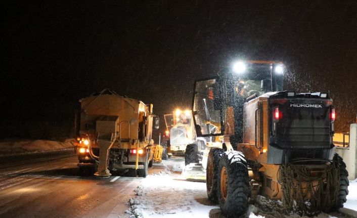 Bayburt ve Erzincan’ın yüksek kesimlerinde ulaşıma kar ve tipi engeli