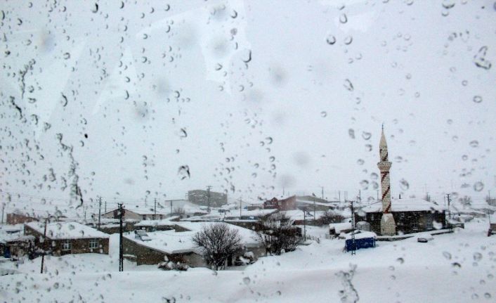 Bayburt’un yüksek kesimlerinde kar ve sis