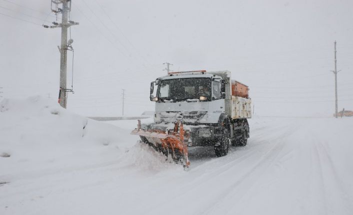 Bitlis Belediyesinden karla mücadele çalışması