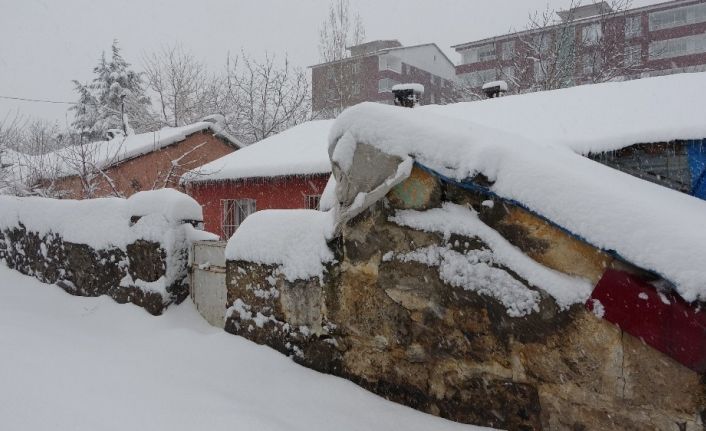 Bitlis’te 185 köy yolu ulaşıma kapandı