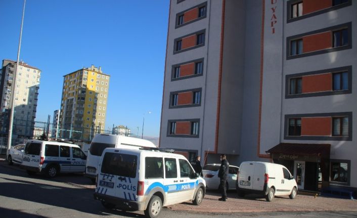 Boşandığı eşi tarafından silahla vurulan 3 çocuk annesi kadın ağır yaralandı