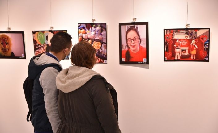 Bu sergide fotoğraftan çok ötesi var