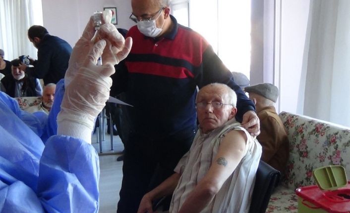 Burdur’da 70 bin 64 kişi CoronaVac aşısı oldu