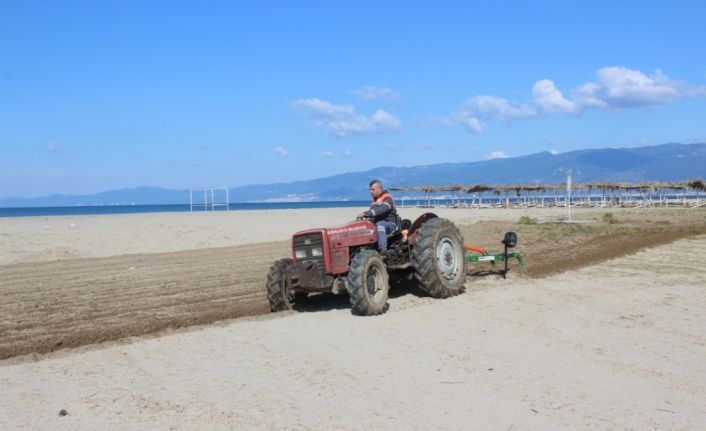 Burhaniye’de plajlar düzenleniyor