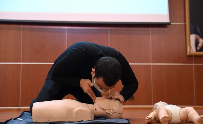 Büyükşehir Belediyesi personeli, İlk Yardım Eğitim Merkeziyle acil durumlara hazırlanıyor