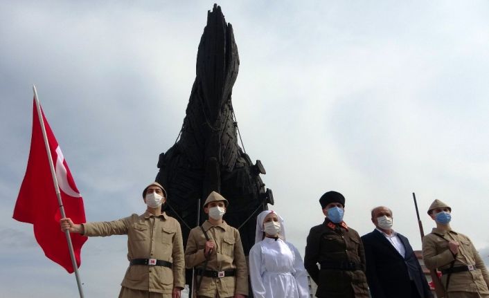 Çanakkale Deniz Zaferi’nin 106’ncı yılında şehitler anısına 106 dakikalık saygı nöbeti