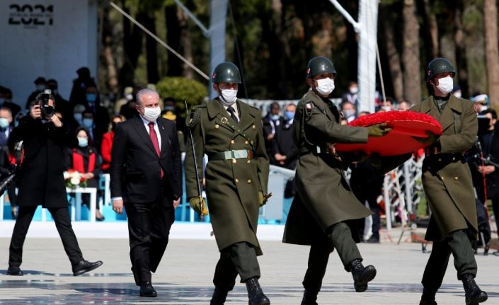 Çanakkale Şehitler Abidesi’nde Deniz Zaferi’nin 106’ncı yılı nedeniyle tören düzenlendi